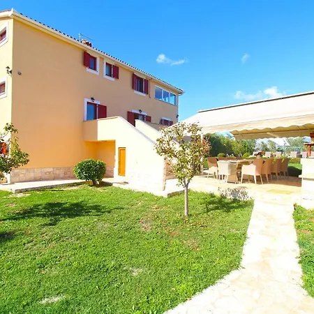House With A Swimming Pool Sisan, Medulin - 20775 Holiday home Liznjan