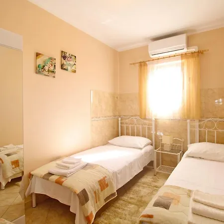 House With A Swimming Pool Sisan, Medulin - 20775 Holiday home Liznjan